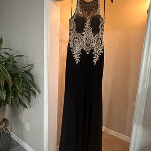Elegant Black Lace Evening Dress